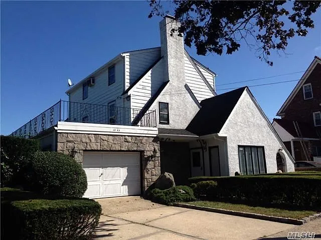 1045 Totten St photo 1