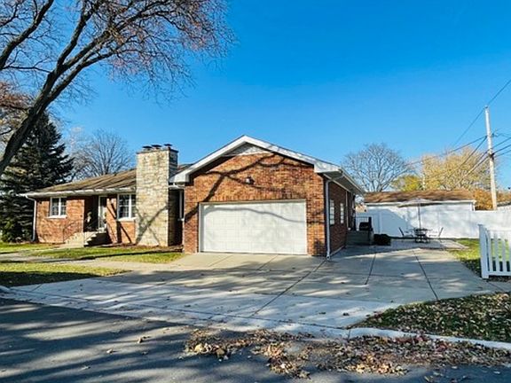 2nd image of 901 Community Dr
