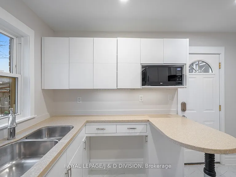 1132A Dovercourt Rd — Photo 10