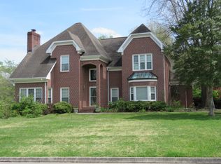 111 Danbury Dr, Oak Ridge, TN 37830