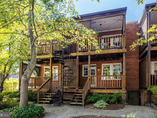 3 Russell Rd #3A, Alexandria, VA 22301