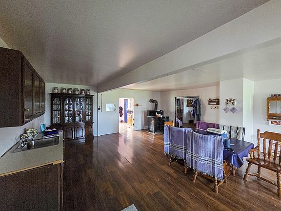 5th image of 446 Woods Rd