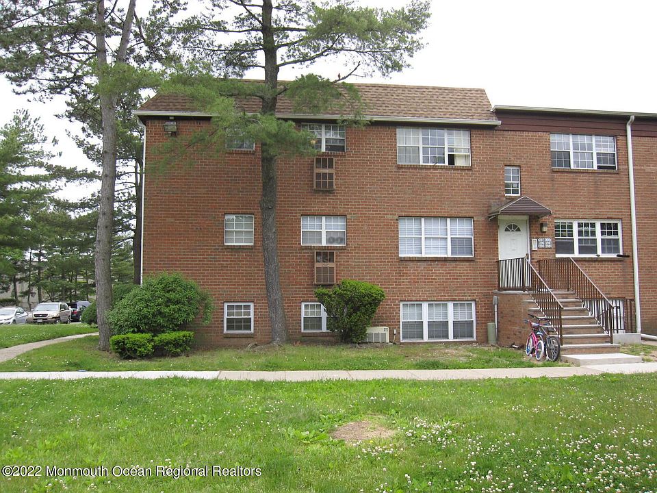 1st image of 296 College Dr #296