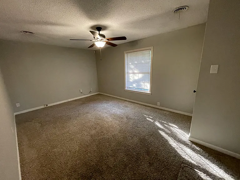 611 E University Dr #1 — Photo 7