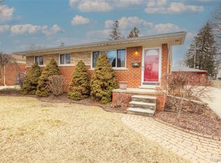 31906 Cambridge St, Garden City, MI 48135