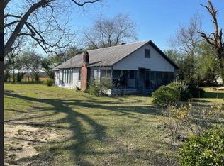 897 Renfrow Rd, Clinton, NC 28328