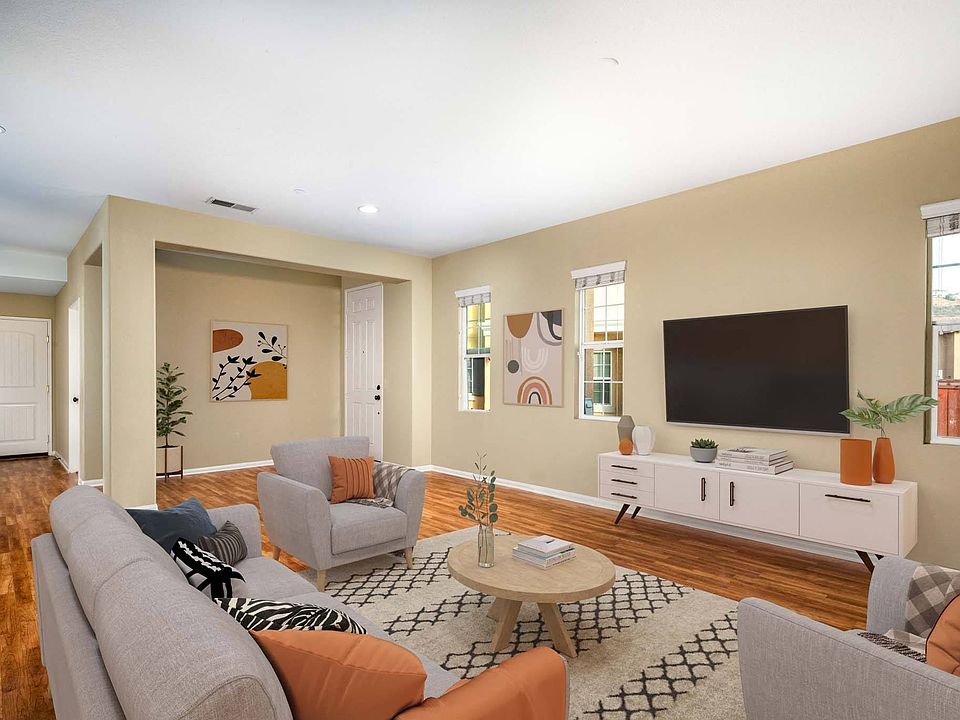 Jackson Pointe 111 Living Room