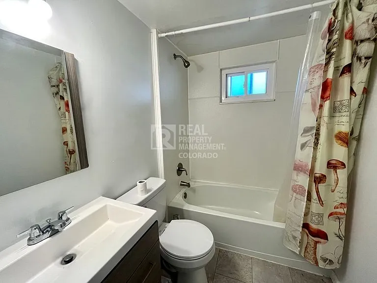413 W Tyler St — Photo 6