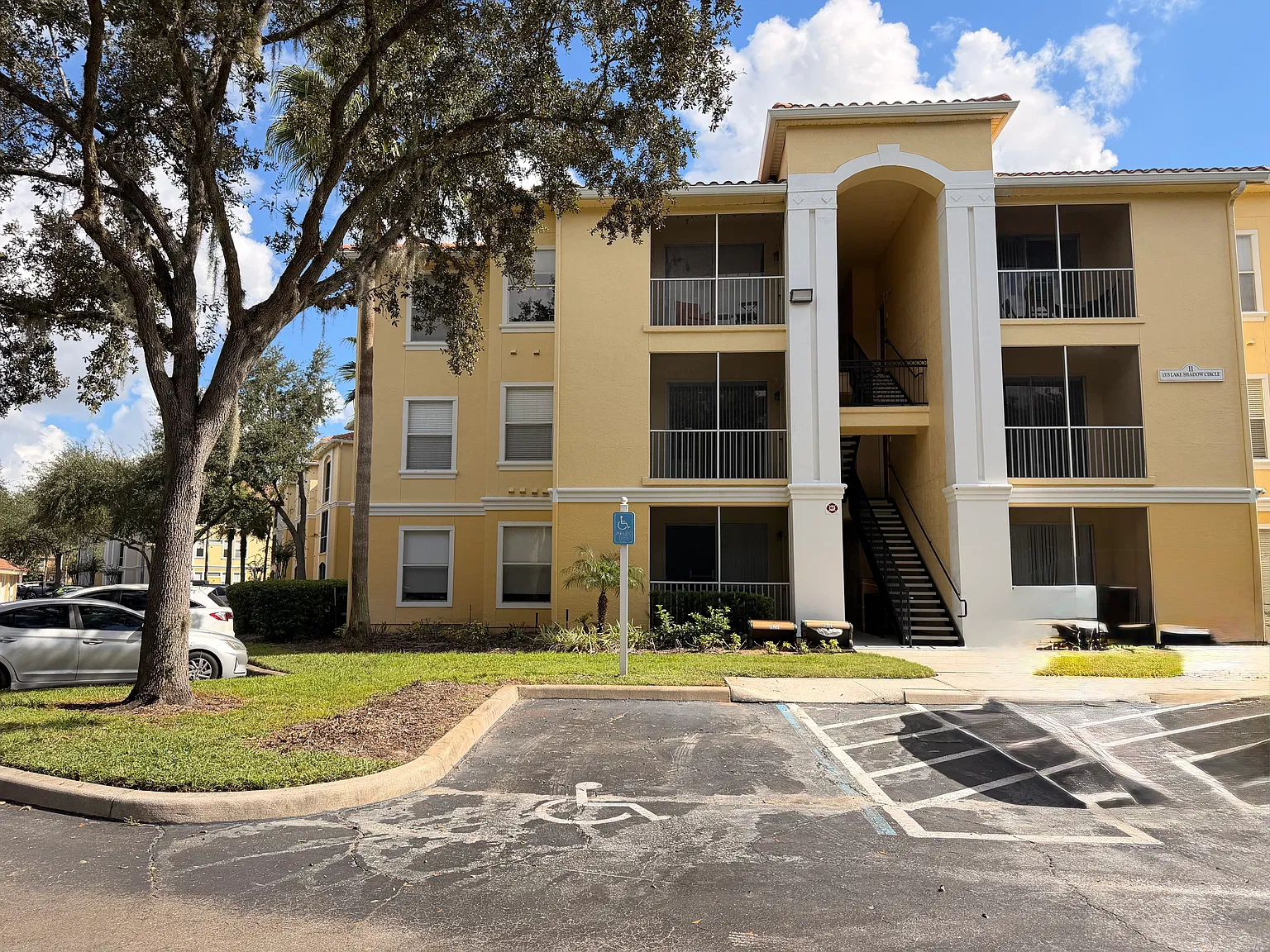 2 bed, 898 sqft, $1,700 — Photo 2