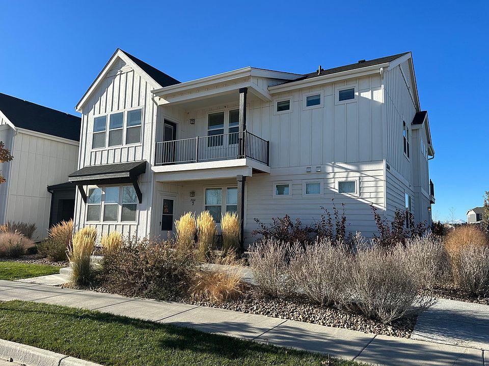 For Rent - $3,000/month (2 beds, 2 bath, 1,395 square feet)