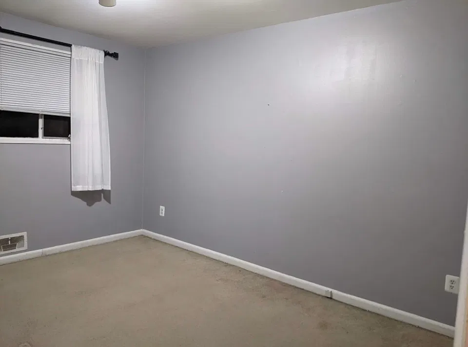 3 bed, 800 sqft, $686 — Photo 2