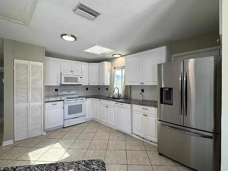 835 Conreid Dr NE — Photo 9