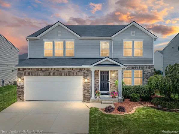 8421 Walnut Hl, Dexter, MI 48130