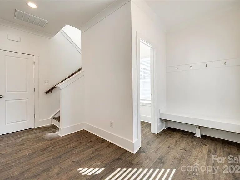 1237 Eastway Dr — Photo 7