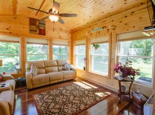 2525 Newport Dr SW, Cedar Rapids, IA 52404