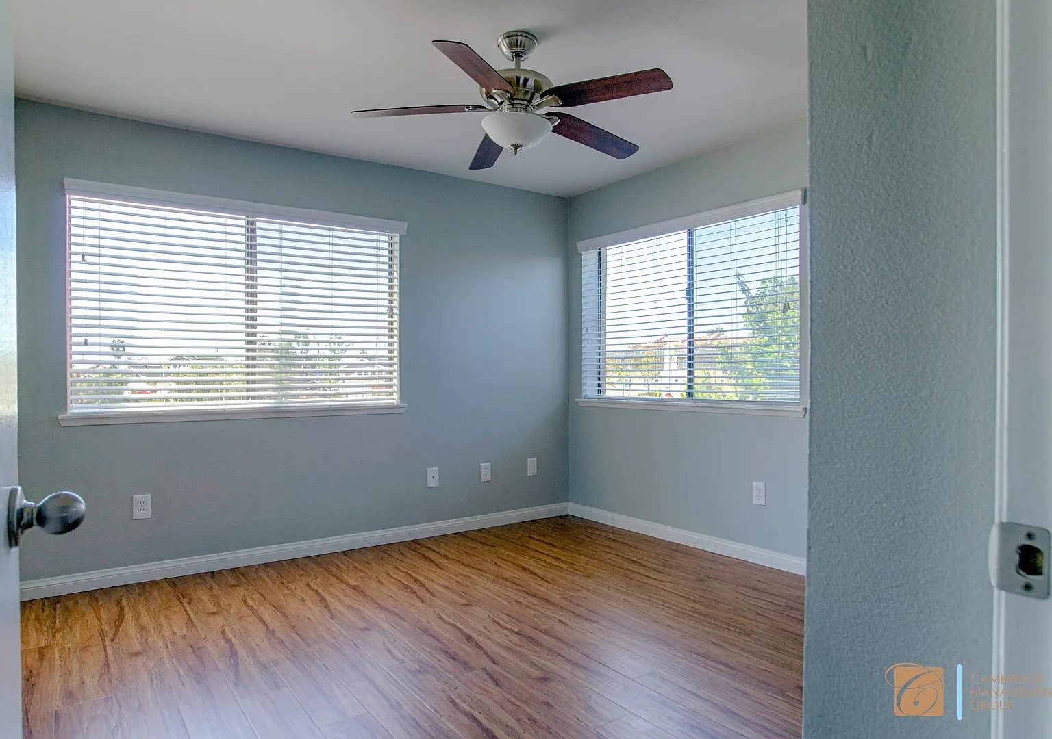 3989 Richmond St — Photo 2