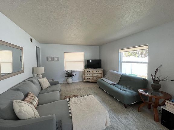 5th image of 910 Maple St #A