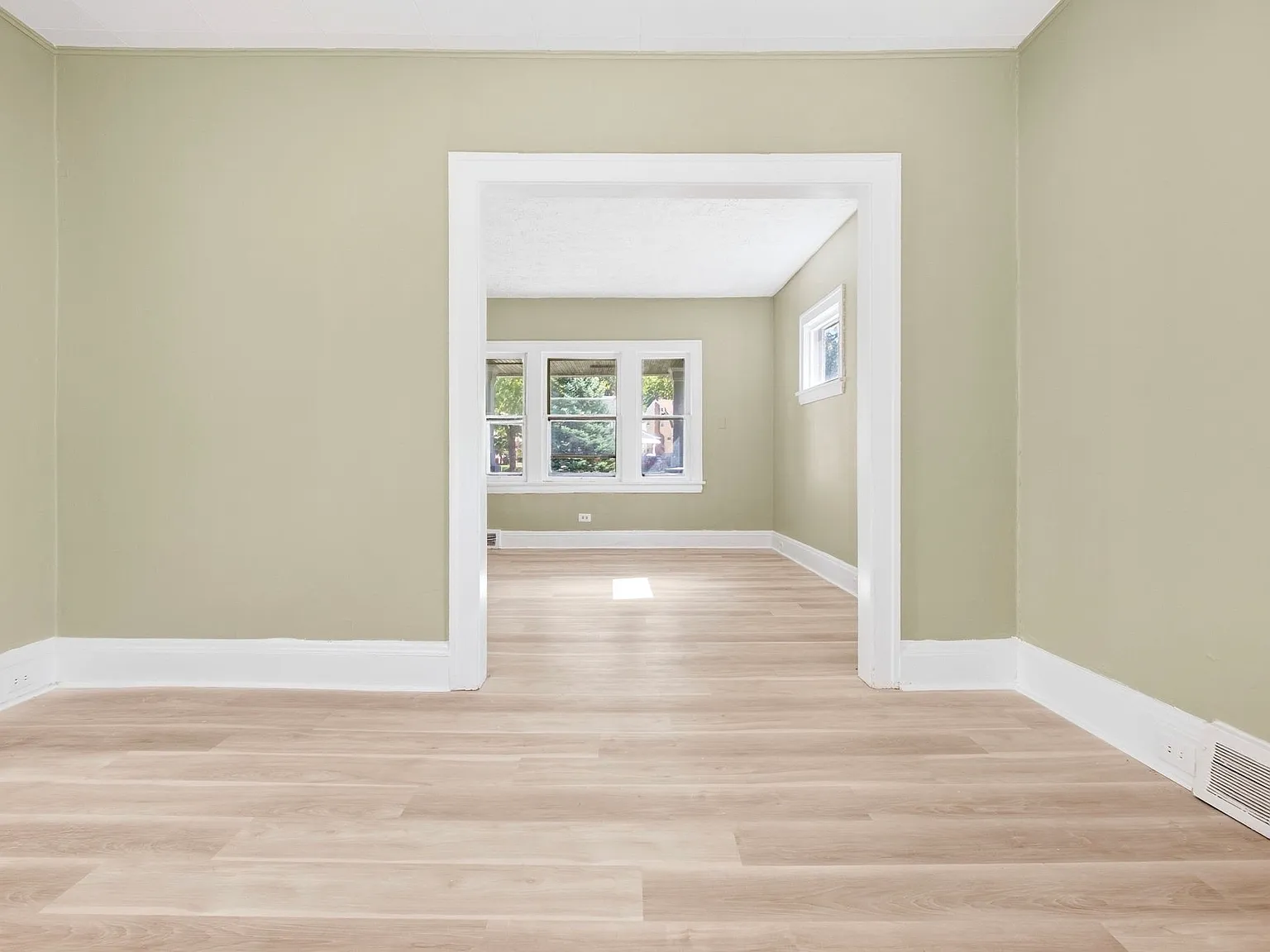 3 bed, 1182 sqft, $1,300 — Photo 4