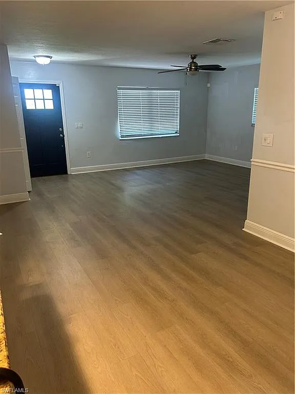 3 bed, 2.0 bath, 1358 sqft, $3,200 — Photo 2