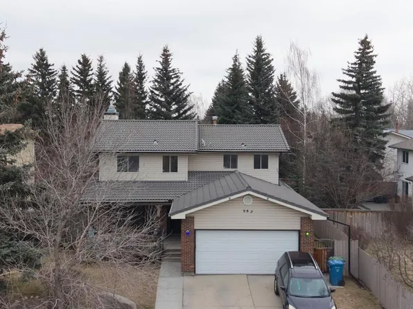 983 Woodbine Blvd SW, Calgary, AB T2W 4A7
