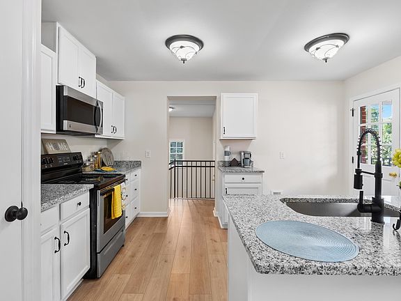 4th image of 504 Lakeside Ave