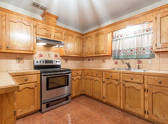 5th image of 2504 Gardenia Dr
