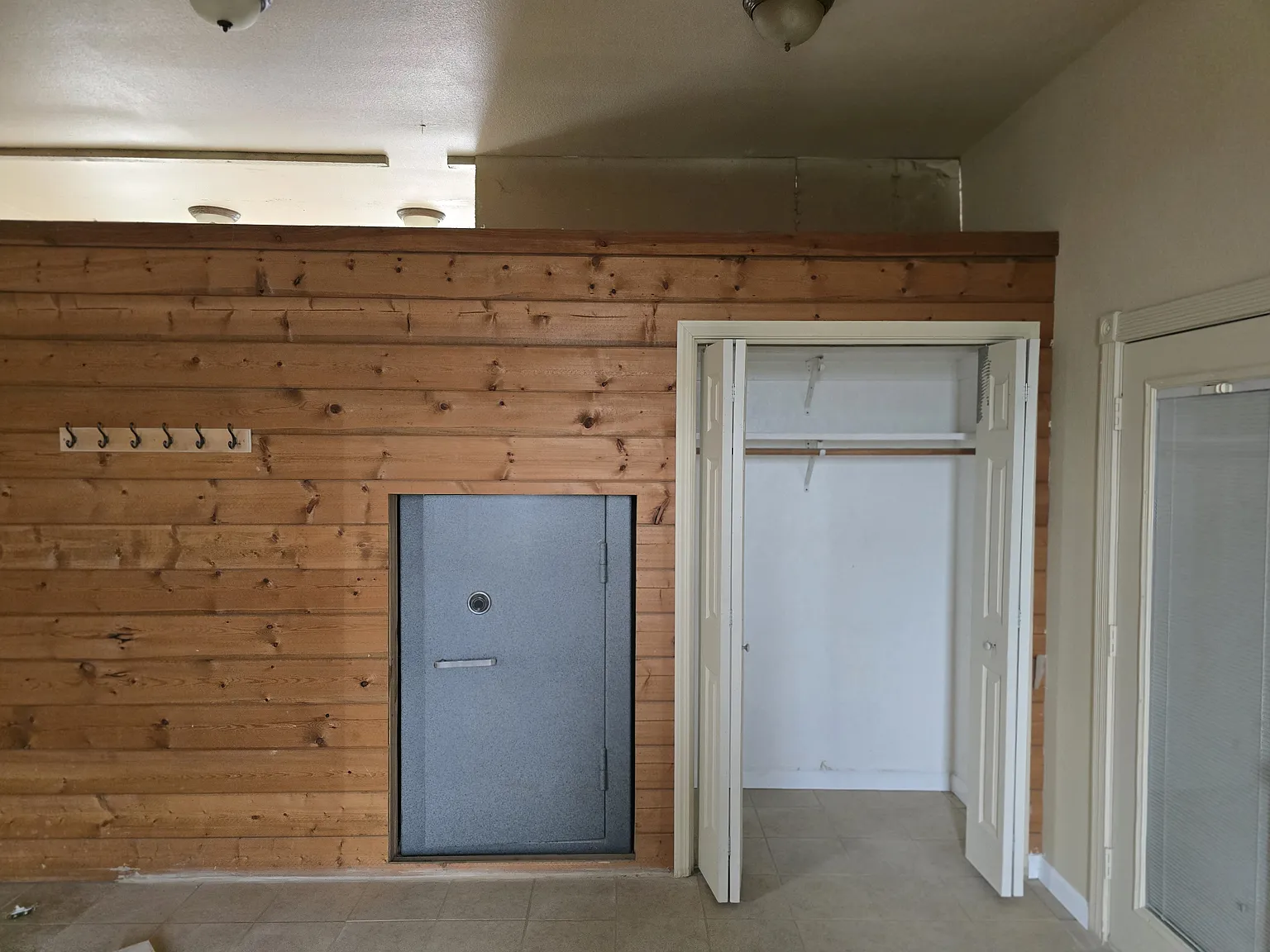 4 bed, $4,000 — Photo 4