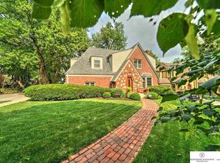 2717 Country Club Ave, Omaha, NE 68104