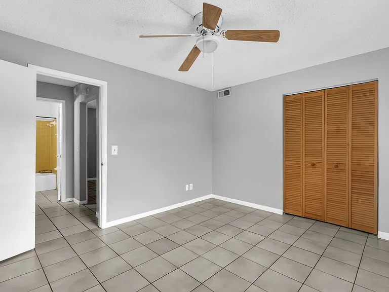 1629 W Oak Ridge Rd #D — Photo 3