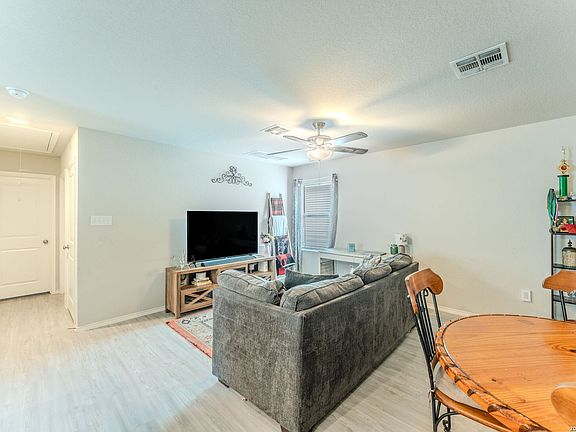 3rd image of 7115 SILOS TRL