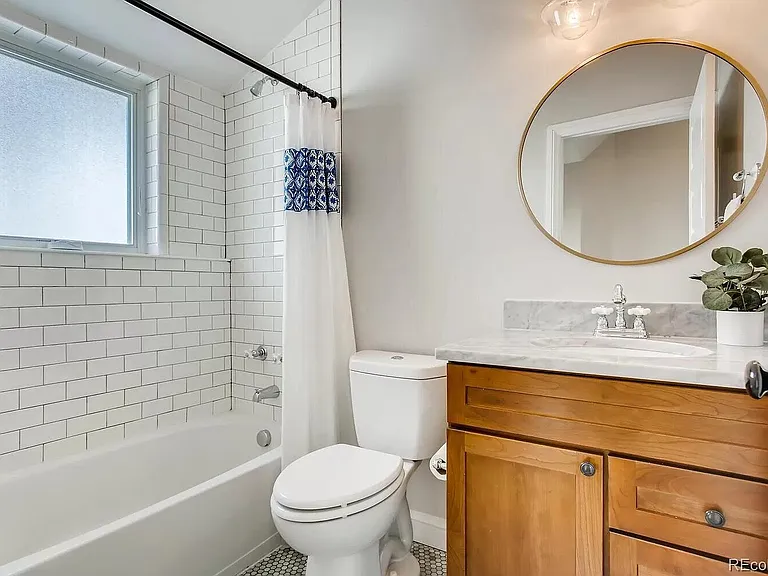 774 N Lafayette St — Photo 18