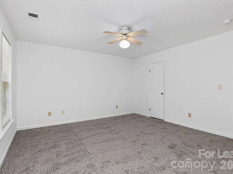 3411 Pondridge Ct — Photo 27