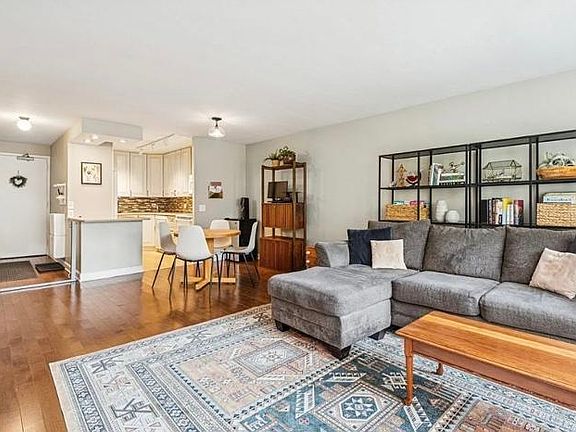 3rd image of 901 S Plymouth Ct APT 901