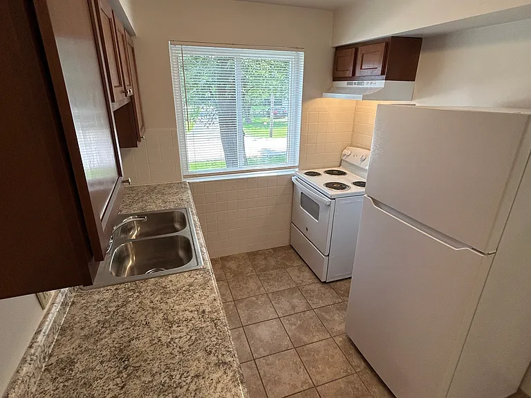 848 Youngs Ln #4 — Photo 7