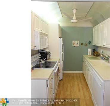 3rd image of 1027 Harwood #D