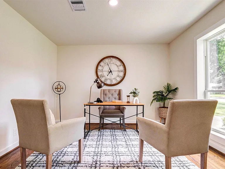 2731 Manila Ln — Photo 10