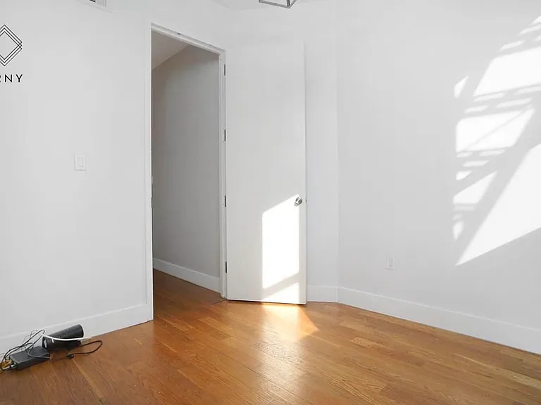 462 Pulaski St #4F — Photo 6