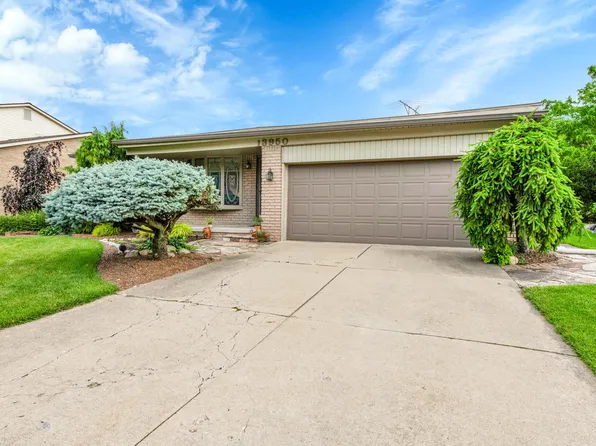 13950 Village Ln, Riverview, MI 48193