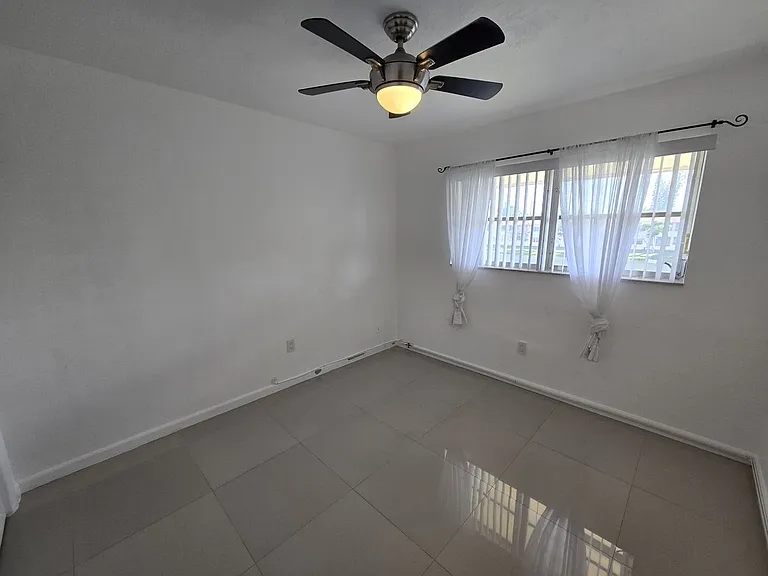 2800 NE 203rd St #24 — Photo 11