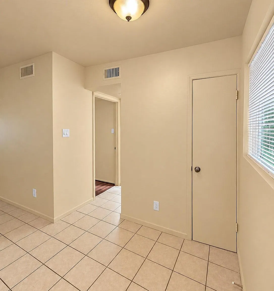 1 bed, 1.0 bath, 550 sqft, $895 — Photo 4
