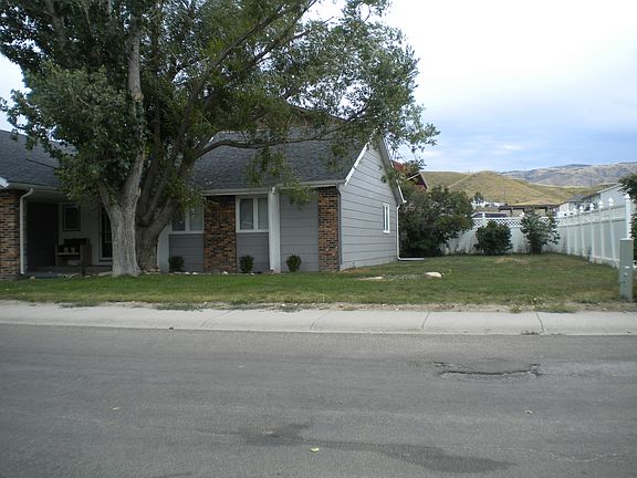 Large side yard