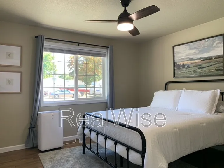 926 1/2 SW Greenwood Ave — Photo 10