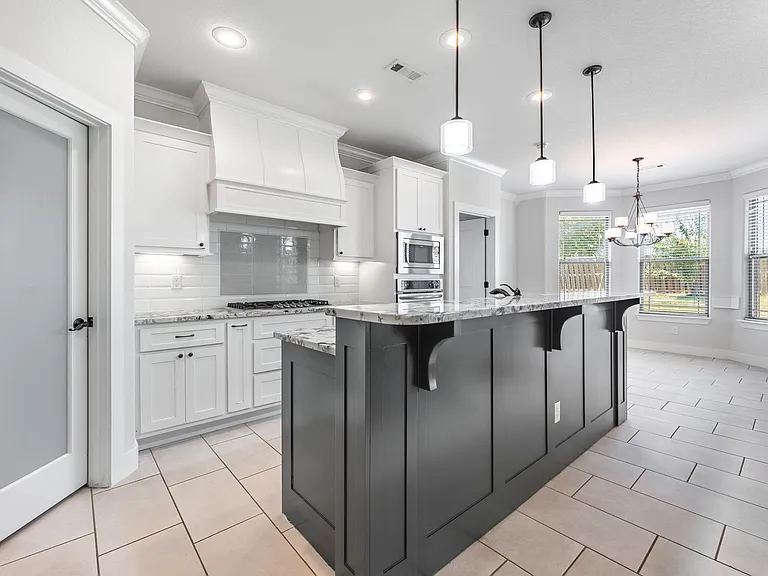 1100 Huntleigh Dr — Photo 8