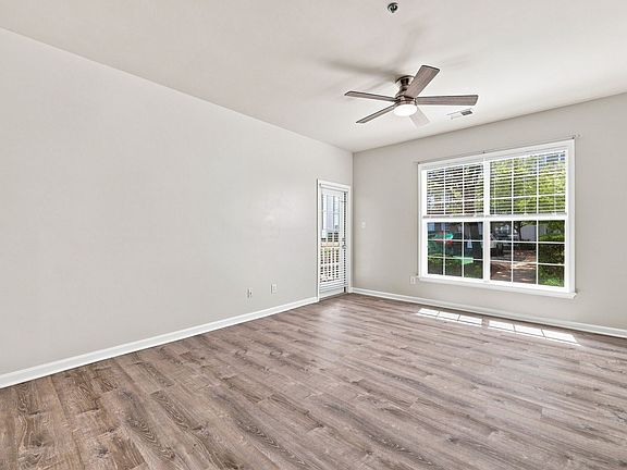 3rd image of 270 Riverbend Dr APT 2D