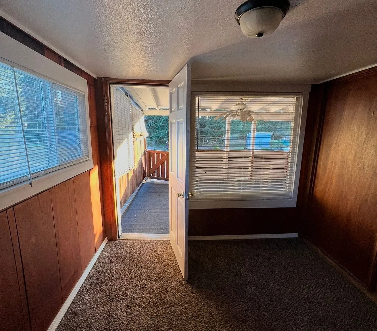 Downtown Puyallup 2 Bedroom apartment! — Photo 3
