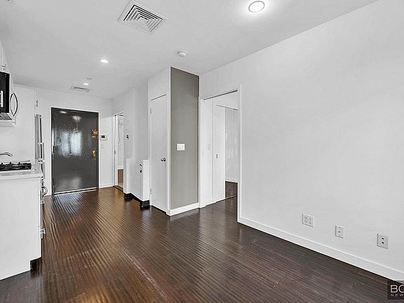 3rd image of 145 McGuinness Blvd APT 1A