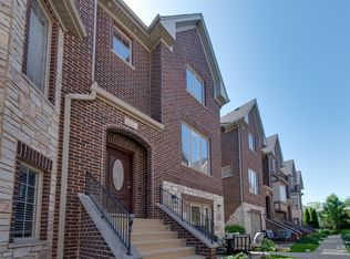 9527 Shields Ave, Brookfield, IL 60513