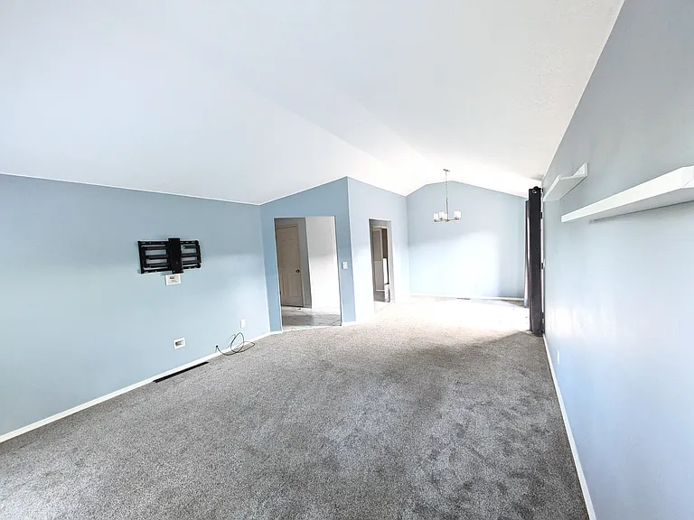 566 Sunwood Dr NW — Photo 3