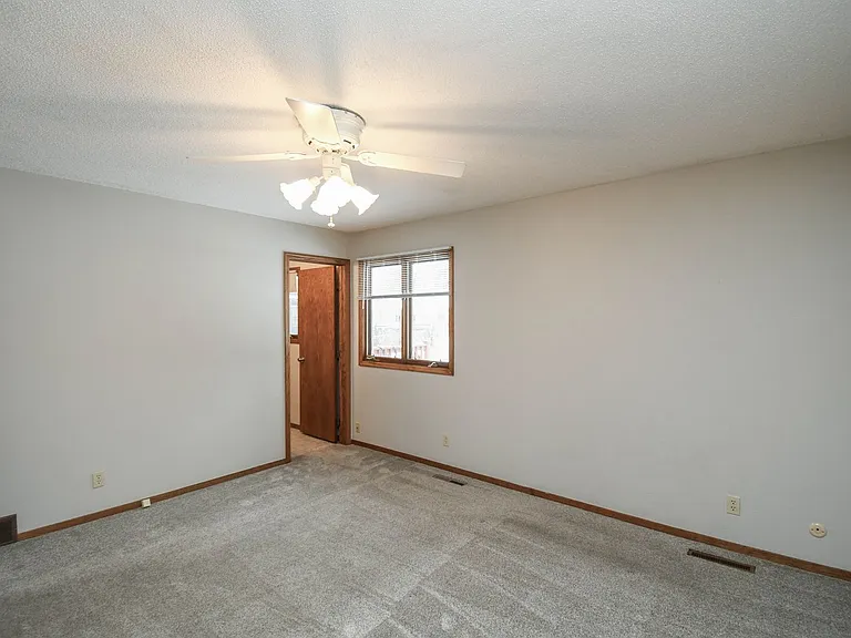 2213 S Wellington Ave — Photo 18