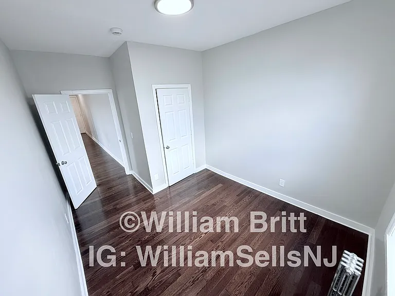9 Bentley Ave #15 — Photo 21